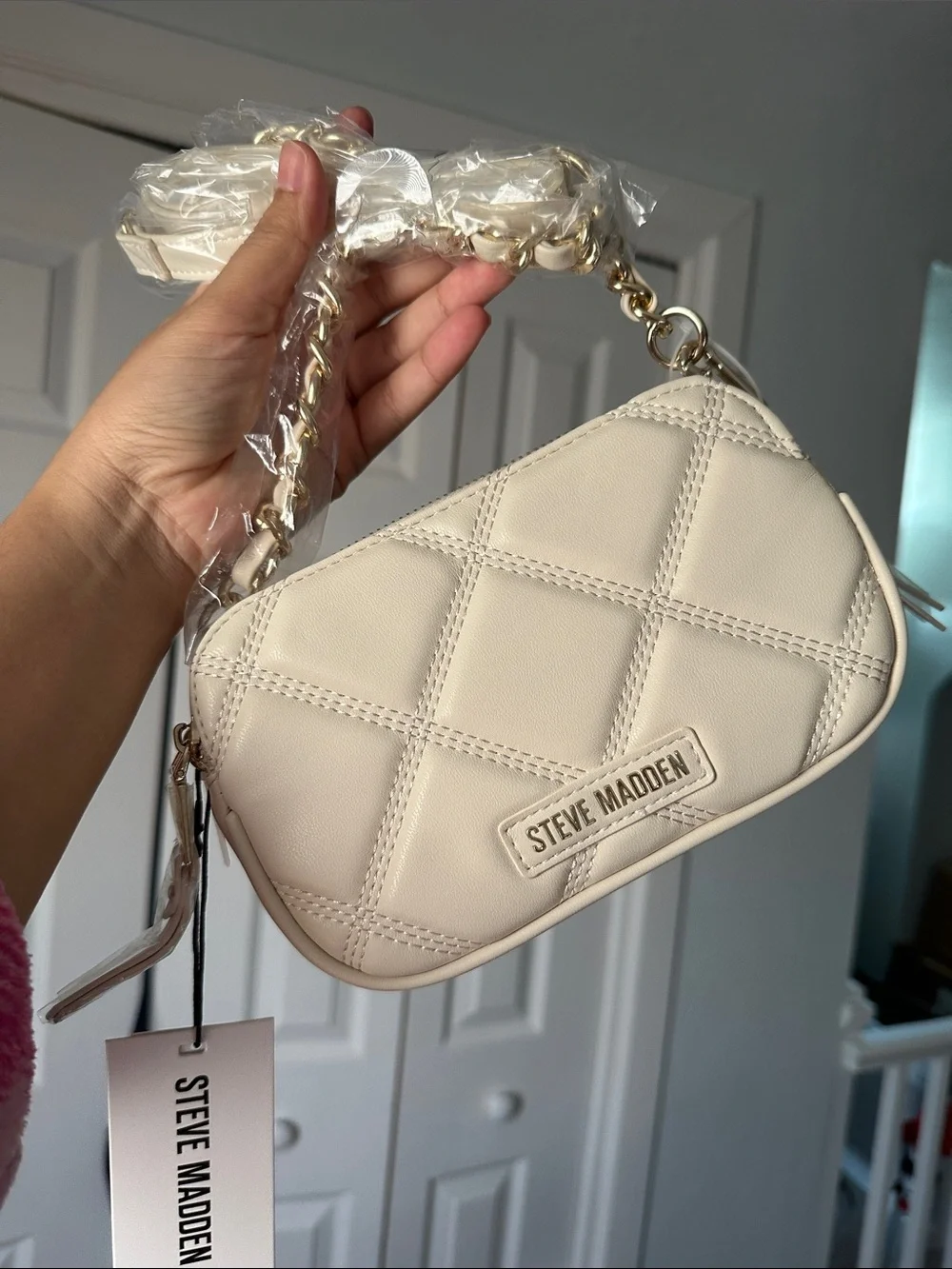 Steve Madden Ivory Quilted Crossbody with Gold Chain - Picture 3 of 12
